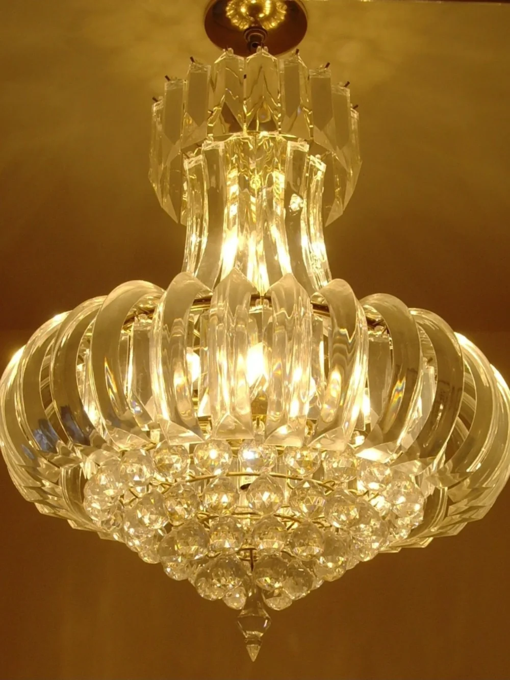 Vintage Mid-Century Modern Lucite and Polished Brass Chandelier